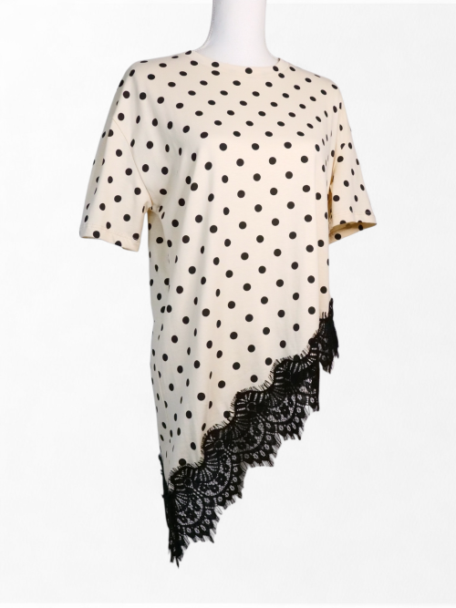 CAMISETA ASIMÉTRICA ENCAJE LUNARES