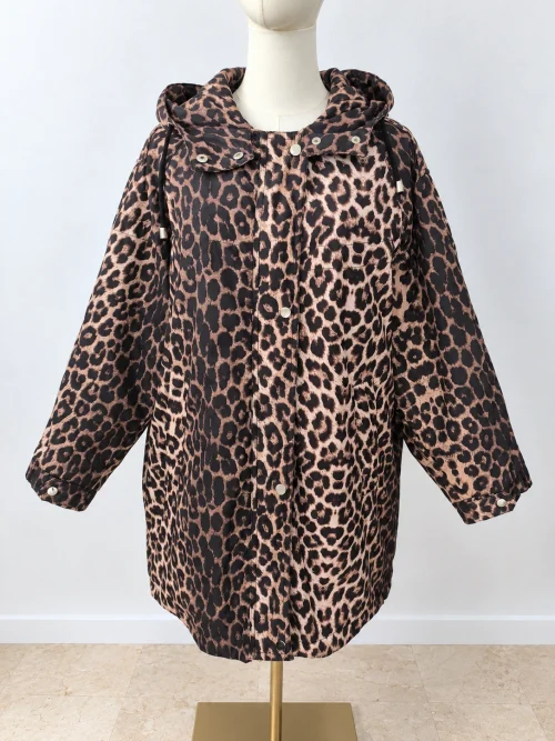 CHAQUETA ESTAMPADO ANIMAL PRINT CON CAPUCHA