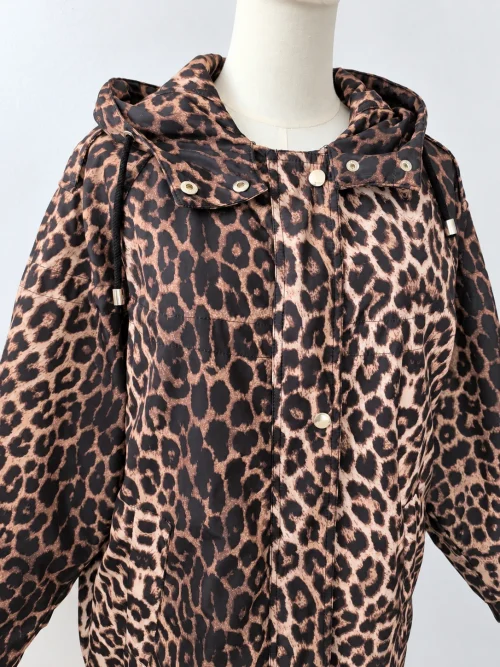 CHAQUETA ESTAMPADO ANIMAL PRINT CON CAPUCHA - Imagen 2